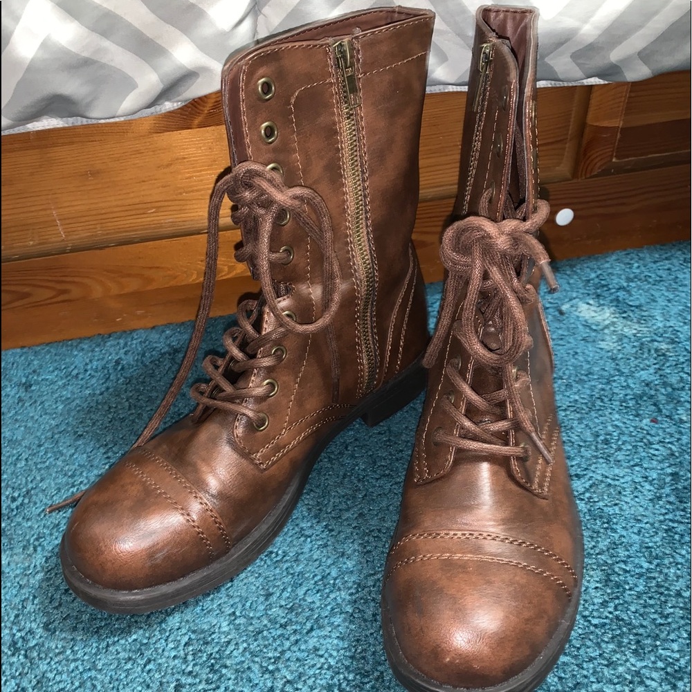 cute stylish boots!